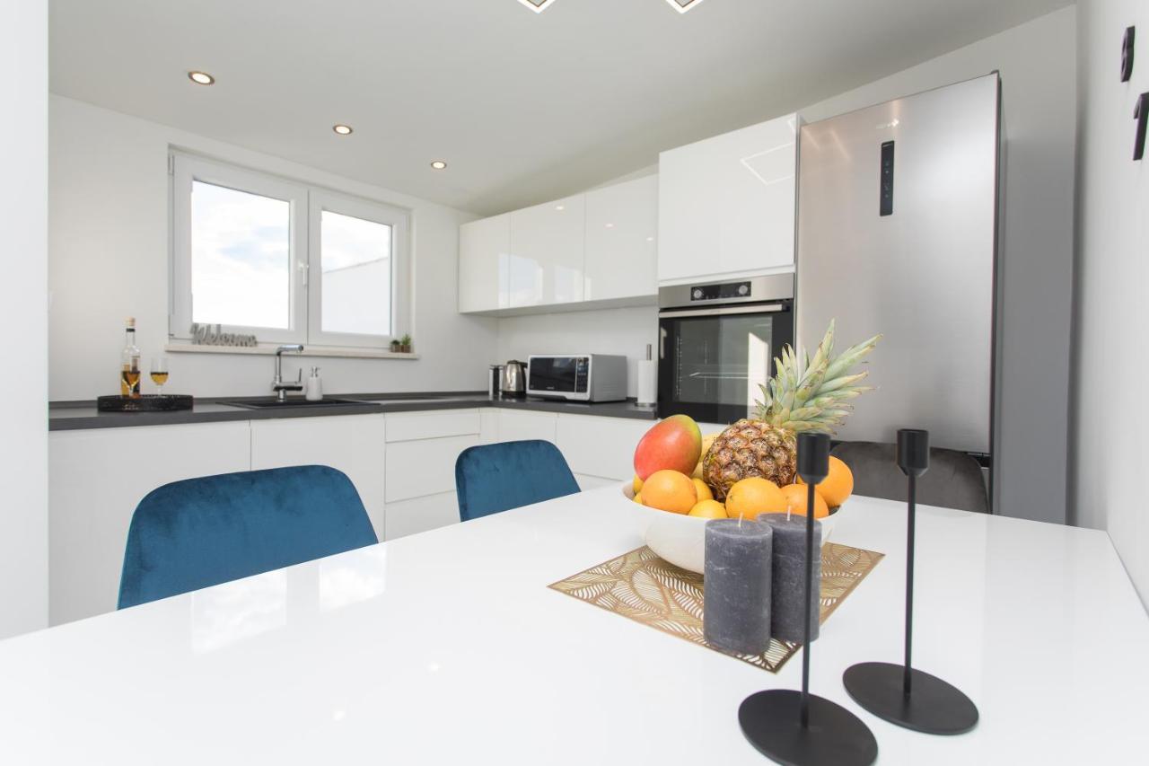 Apartment Gold Подстрана Экстерьер фото